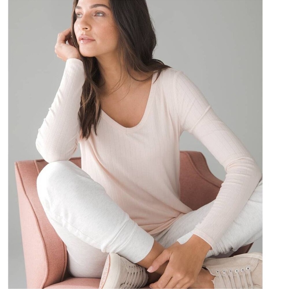 Soma V Neck Ribbed Long Sleeve Lounging Blush Top. Size L